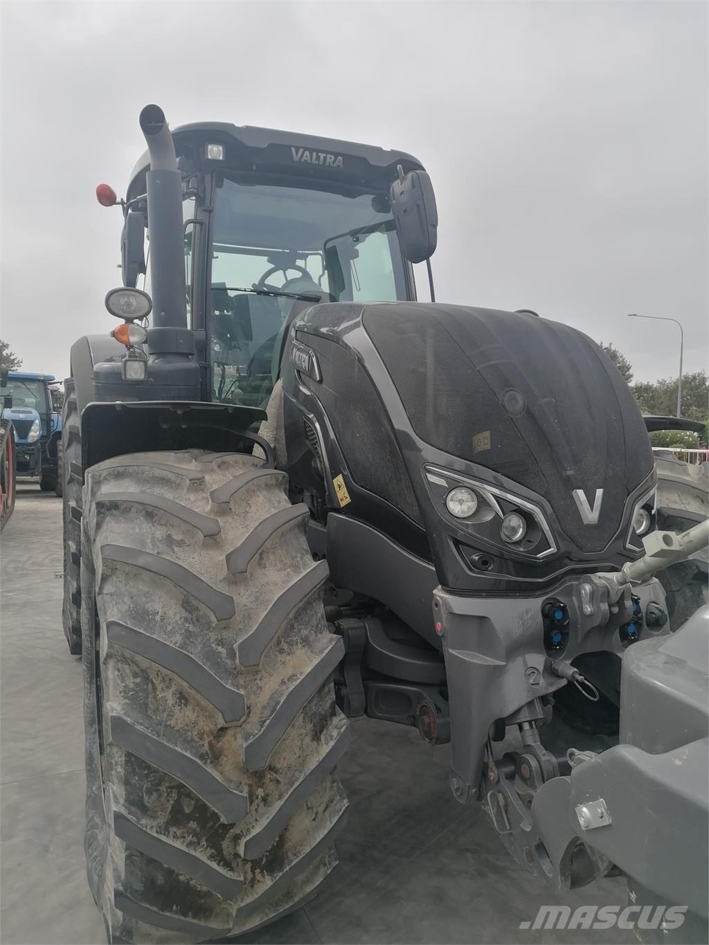 Valtra S324 Traktori