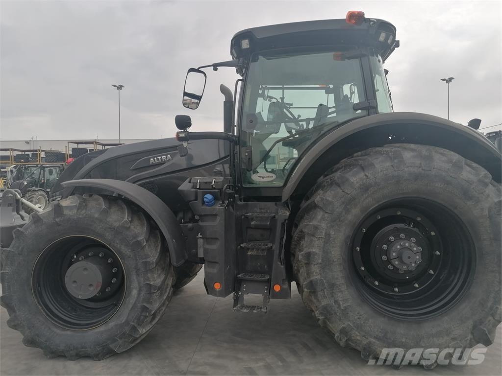 Valtra S324 Traktori