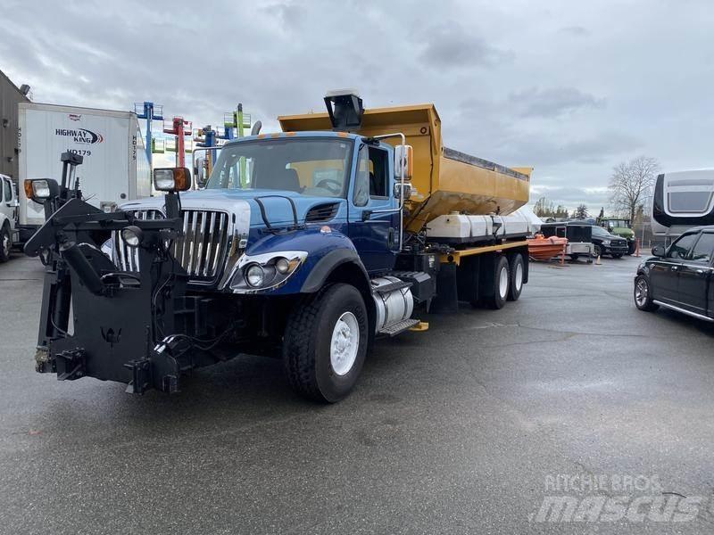 International 7400 Snežne daske i plugovi