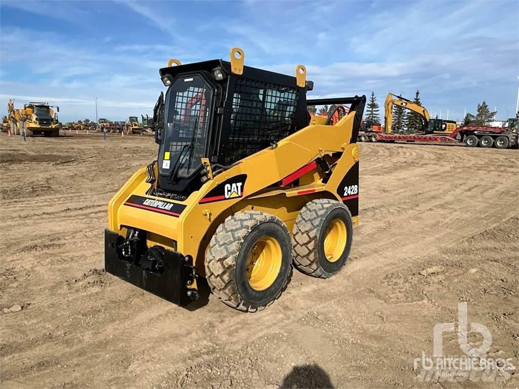 CAT 242B3 Skid steer mini utovarivači