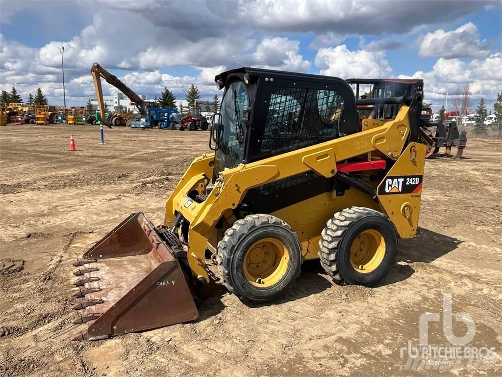 CAT 242D Skid steer mini utovarivači