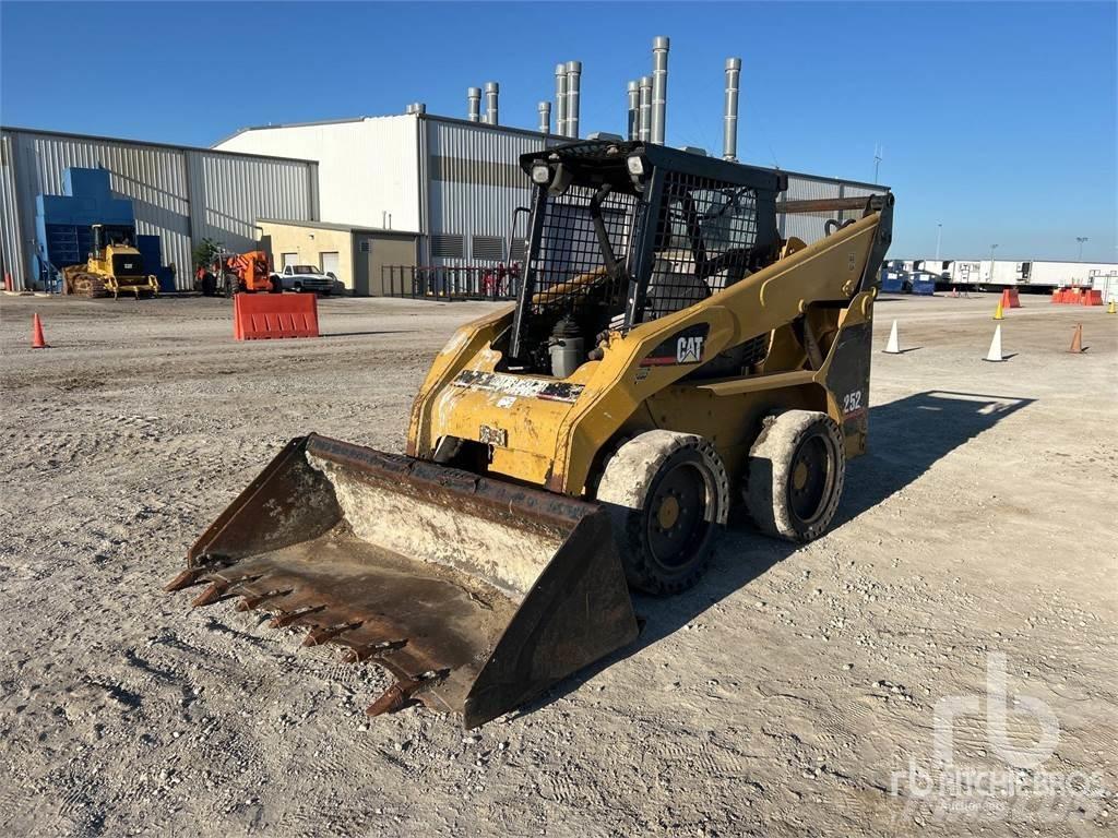 CAT 252 Skid steer mini utovarivači