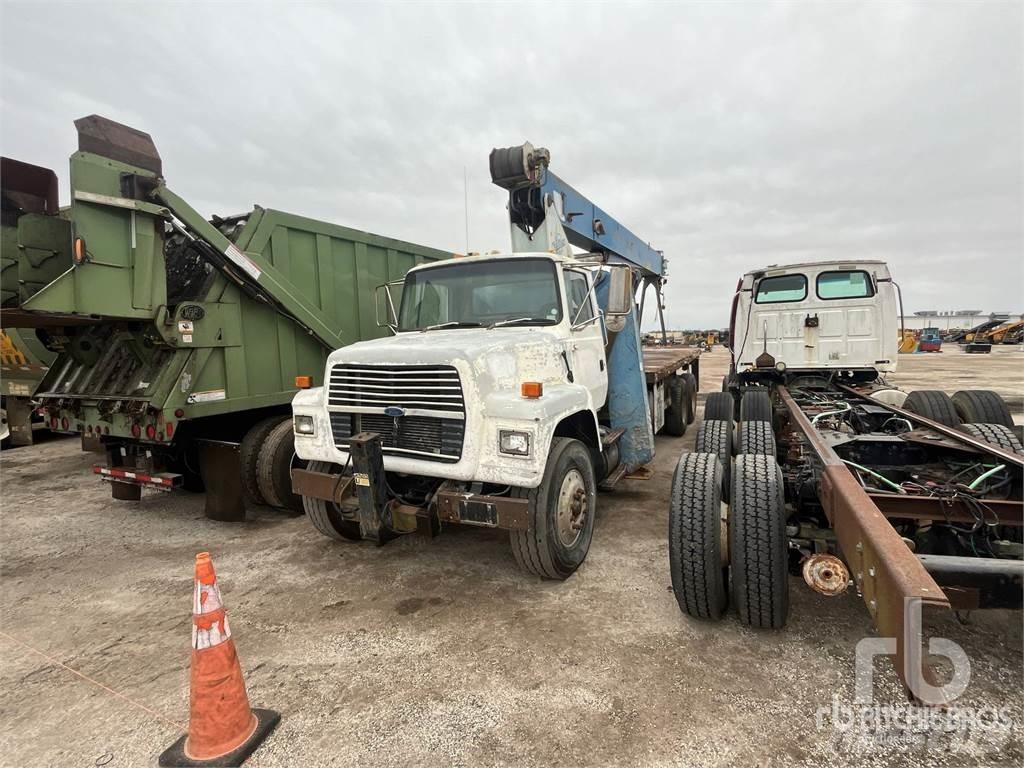 Ford LNT8000 Kamioni sa kranom