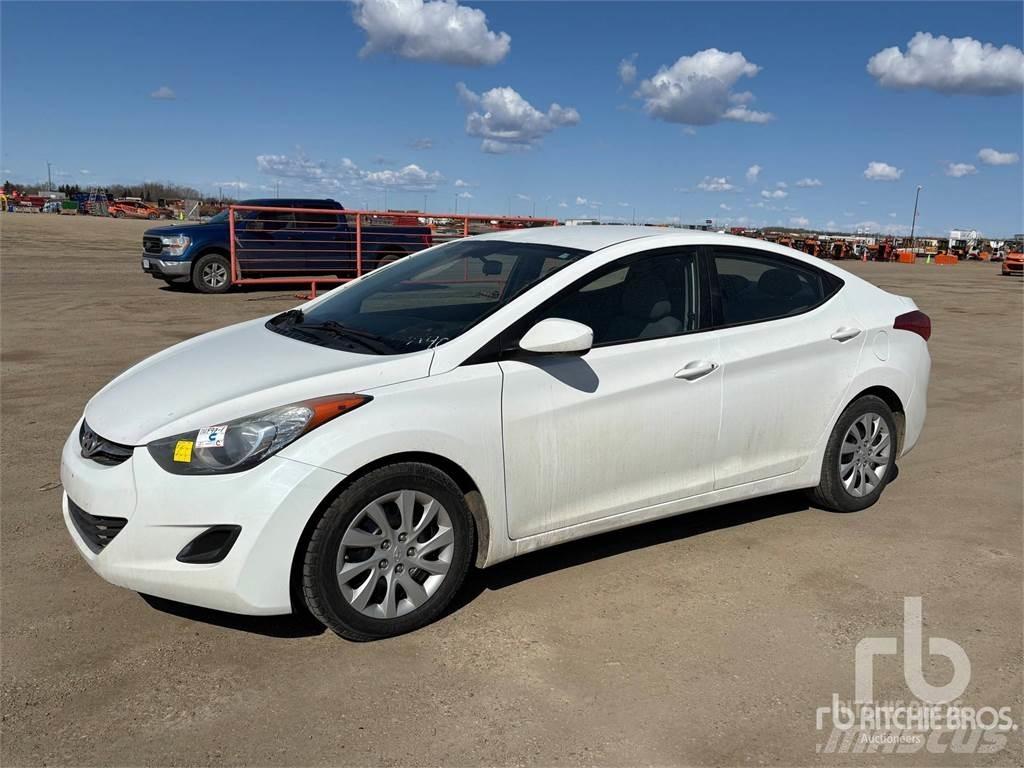 Hyundai ELANTRA Automobili
