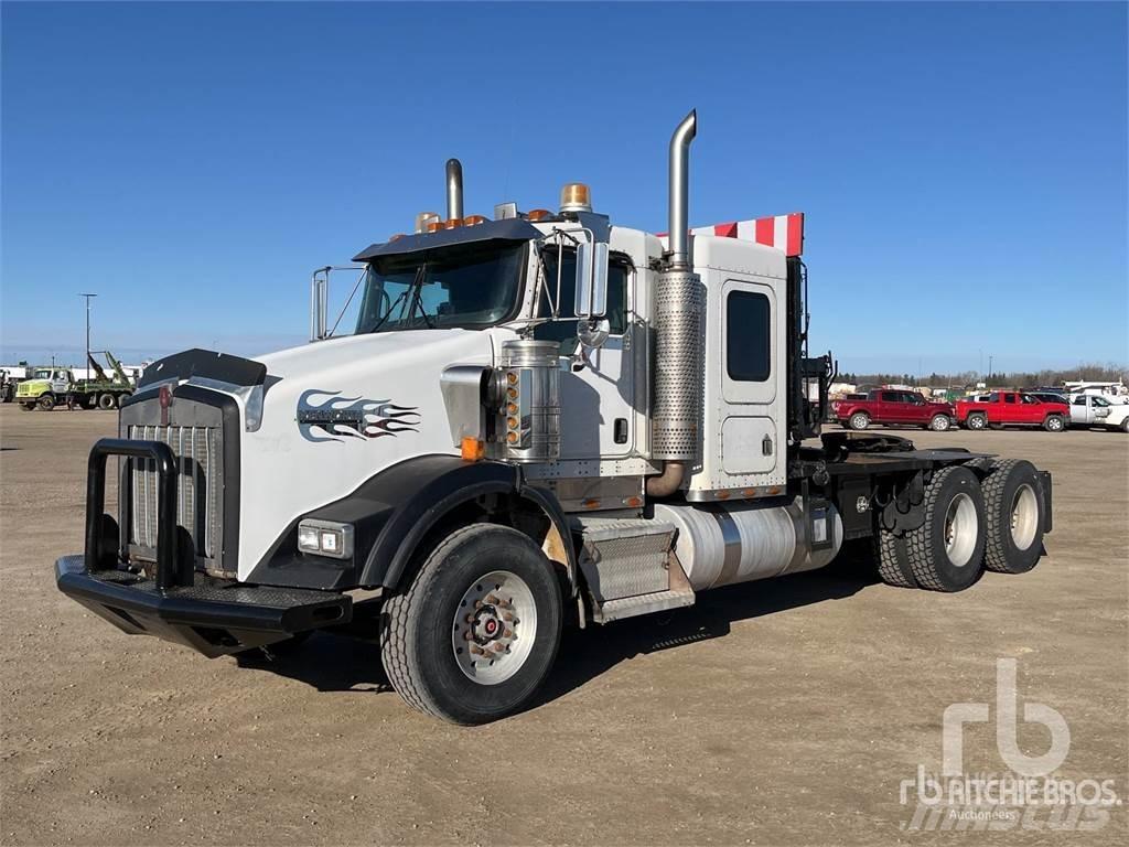 Kenworth T800B Kamioni sa ravan platformom / vitlom