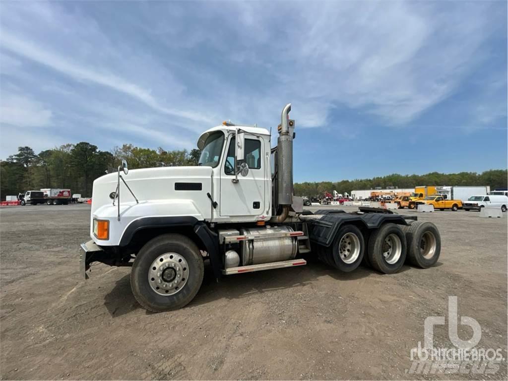 Mack CL733 Tegljači