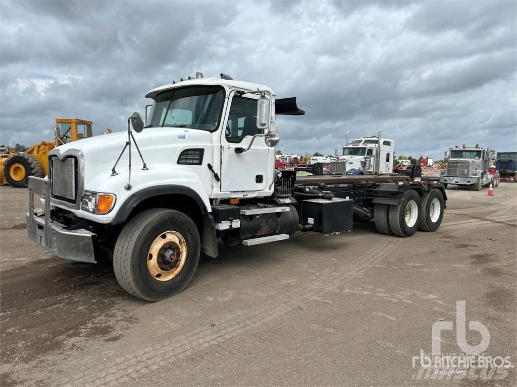Mack CV713 Kamioni za podizanje kablova