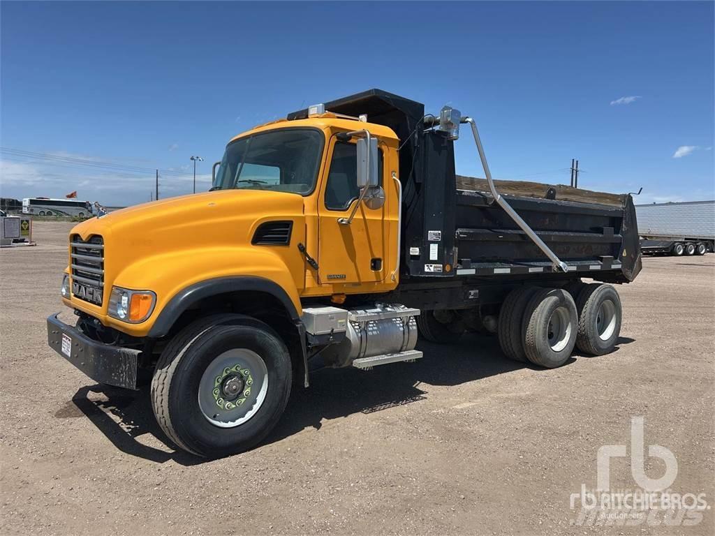 Mack CV713 Kiperi kamioni