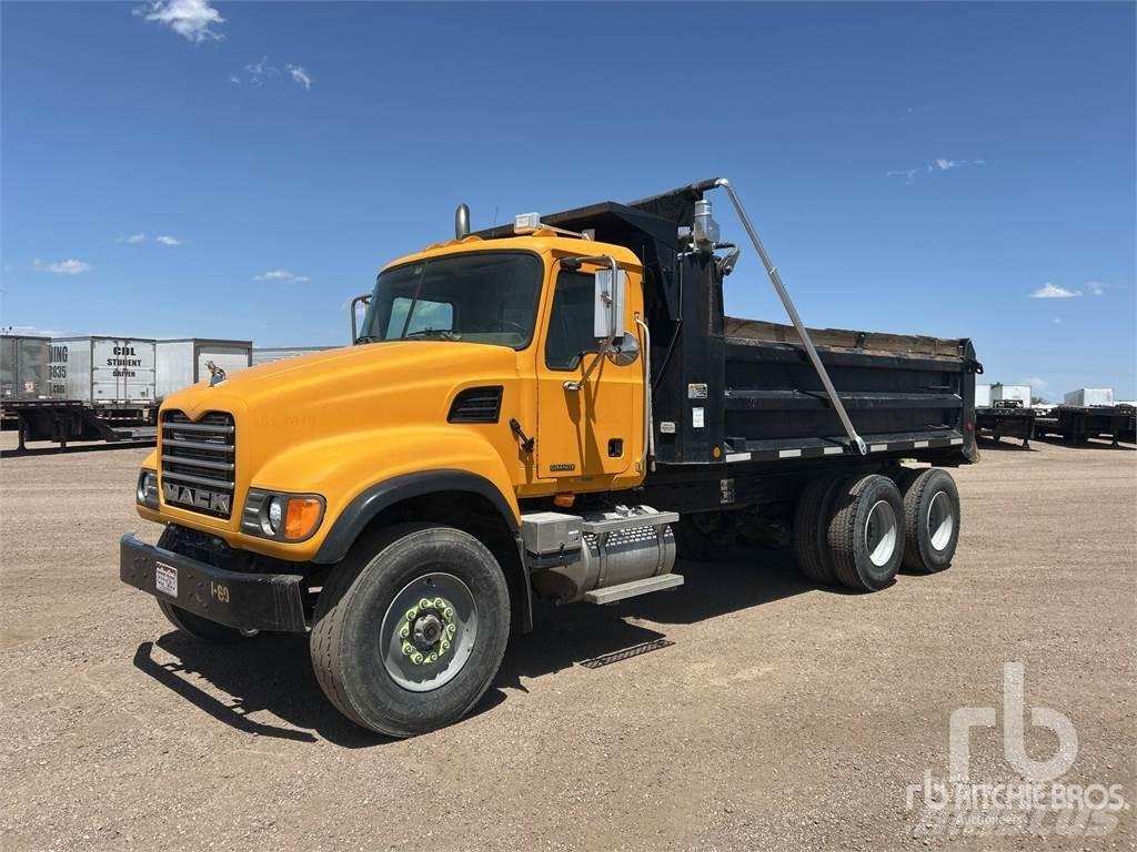 Mack CV713 Kiperi kamioni