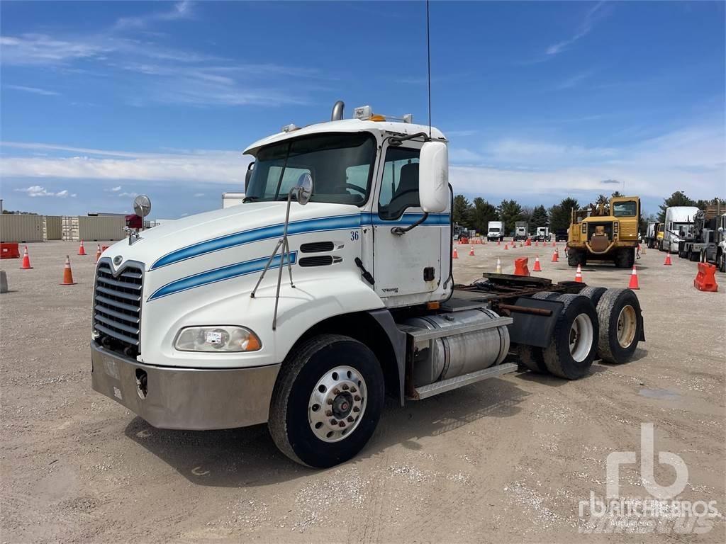 Mack CXN613 Tegljači
