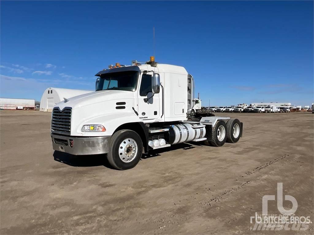Mack CXU613 Tegljači