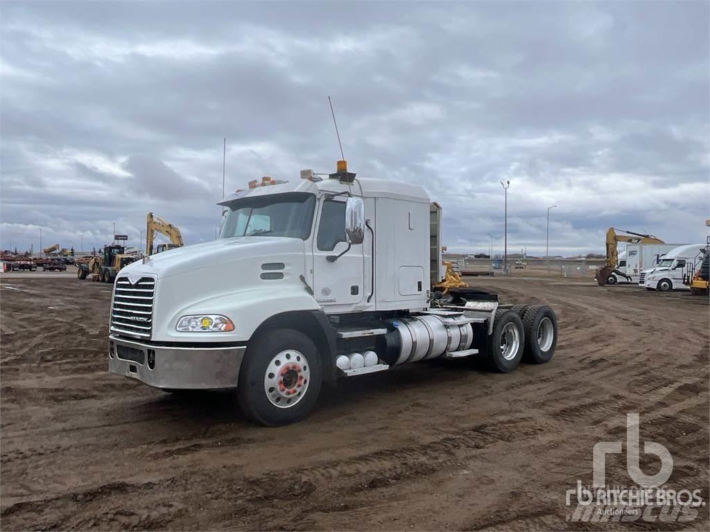 Mack CXU613 Tegljači