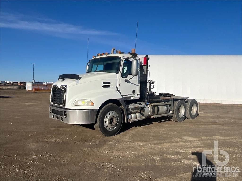 Mack CXU613 Tegljači
