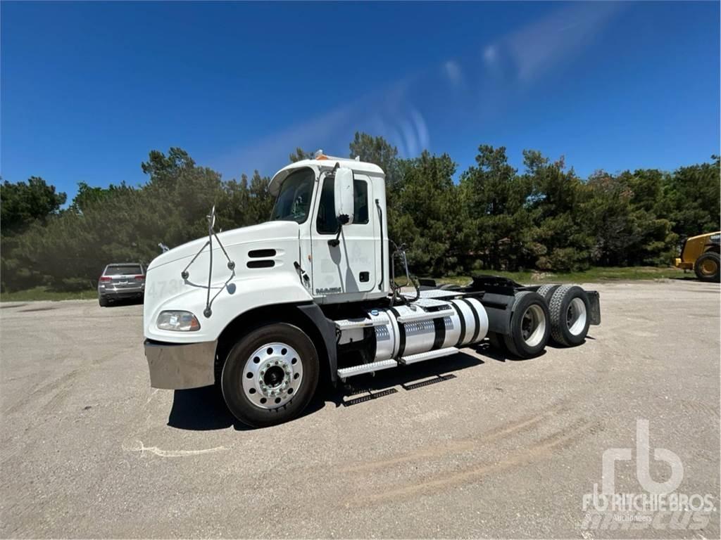 Mack CXU613 Tegljači