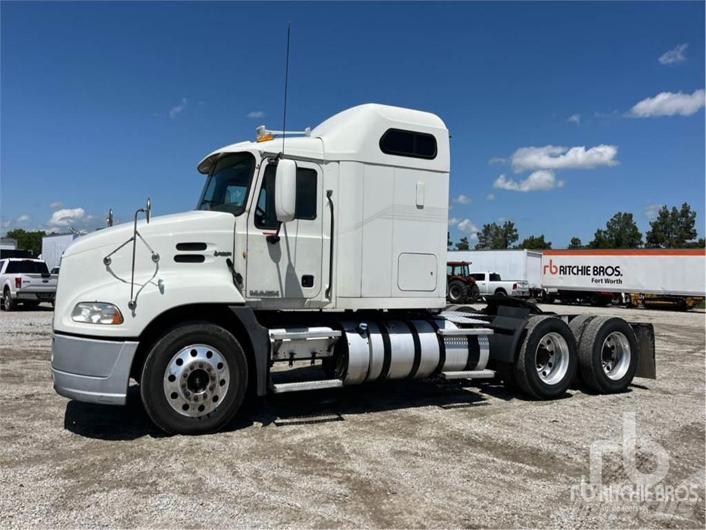 Mack CXU613 Tegljači