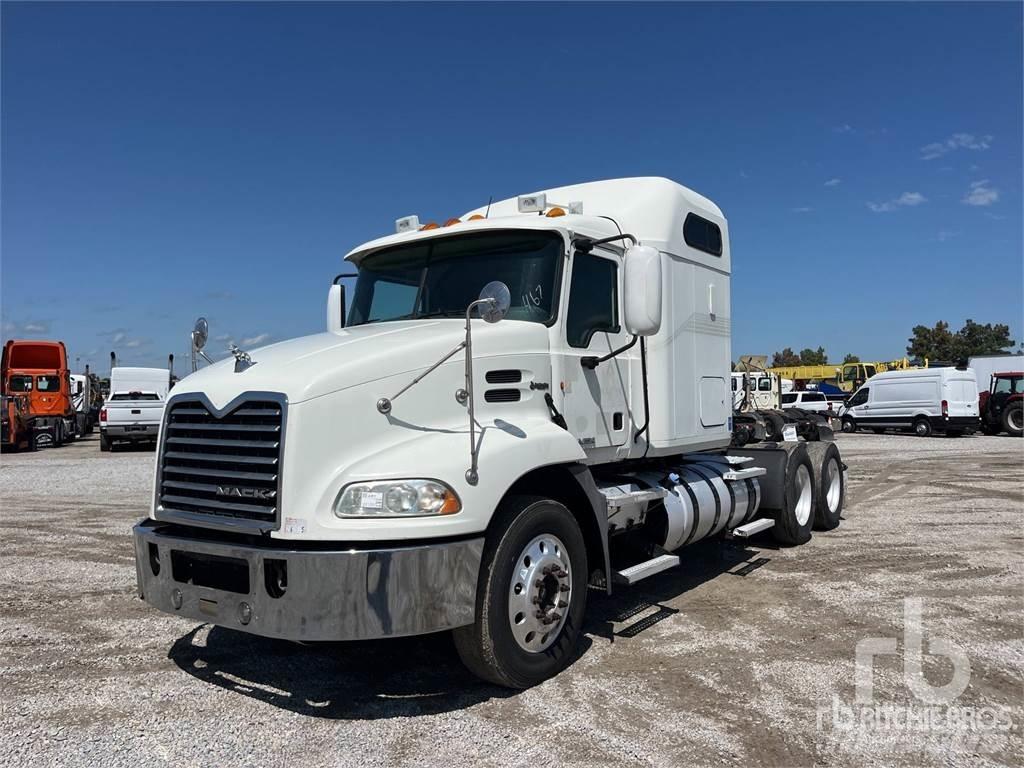 Mack CXU613 Tegljači