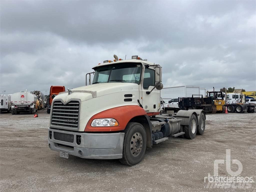 Mack CXU613 Tegljači