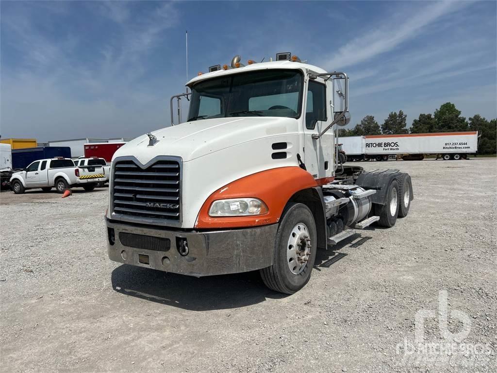Mack CXU613 Tegljači