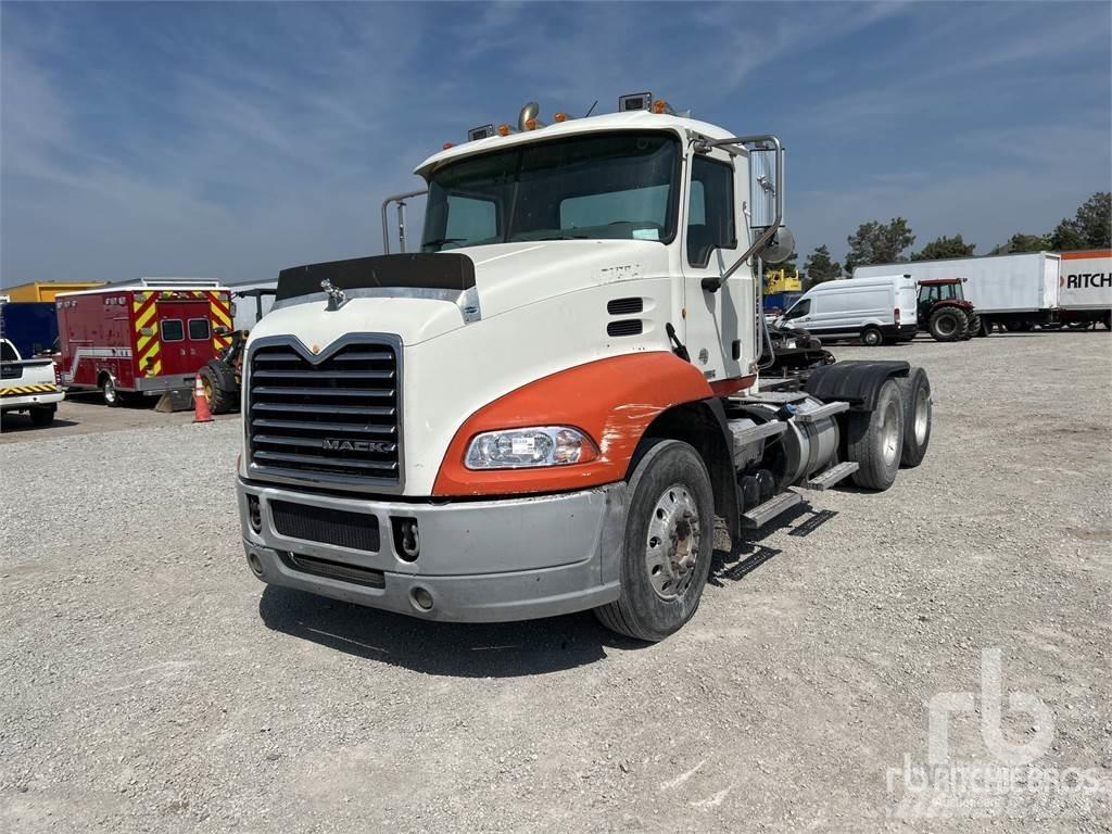Mack CXU613 Tegljači