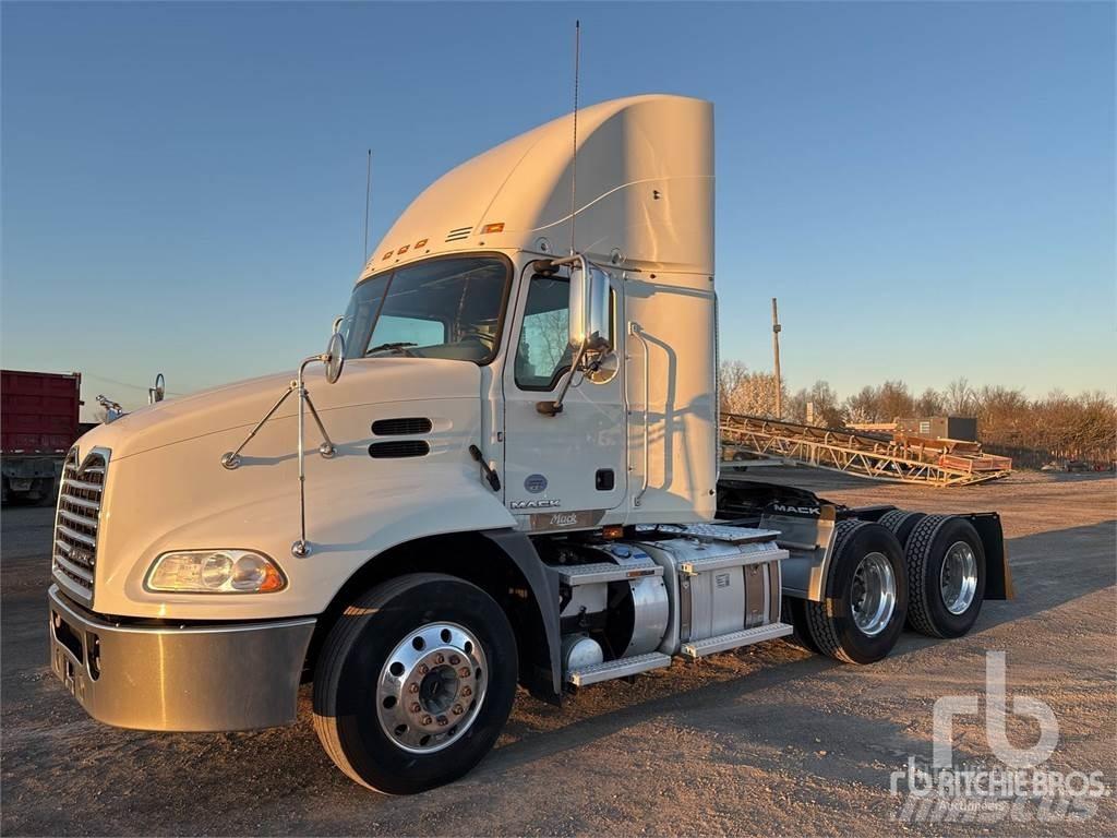 Mack CXU613 Tegljači