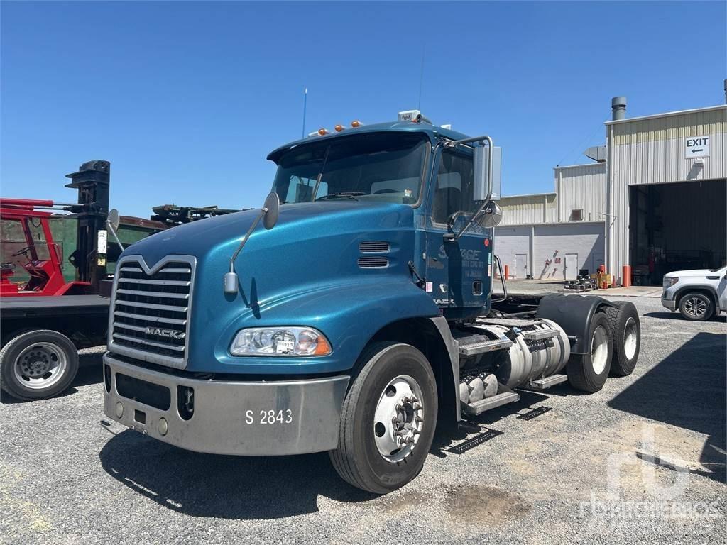 Mack CXU613 Tegljači