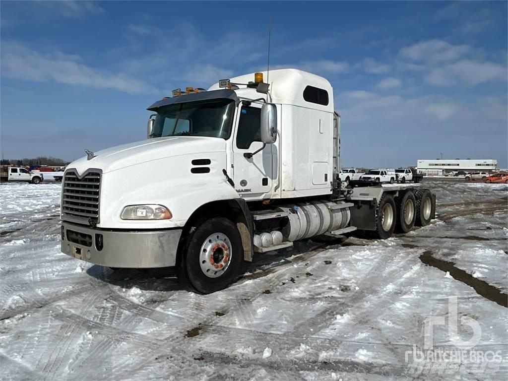 Mack CXU614 Tegljači