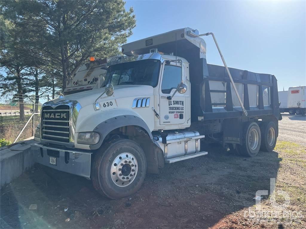 Mack GR64F Bageri guseničari