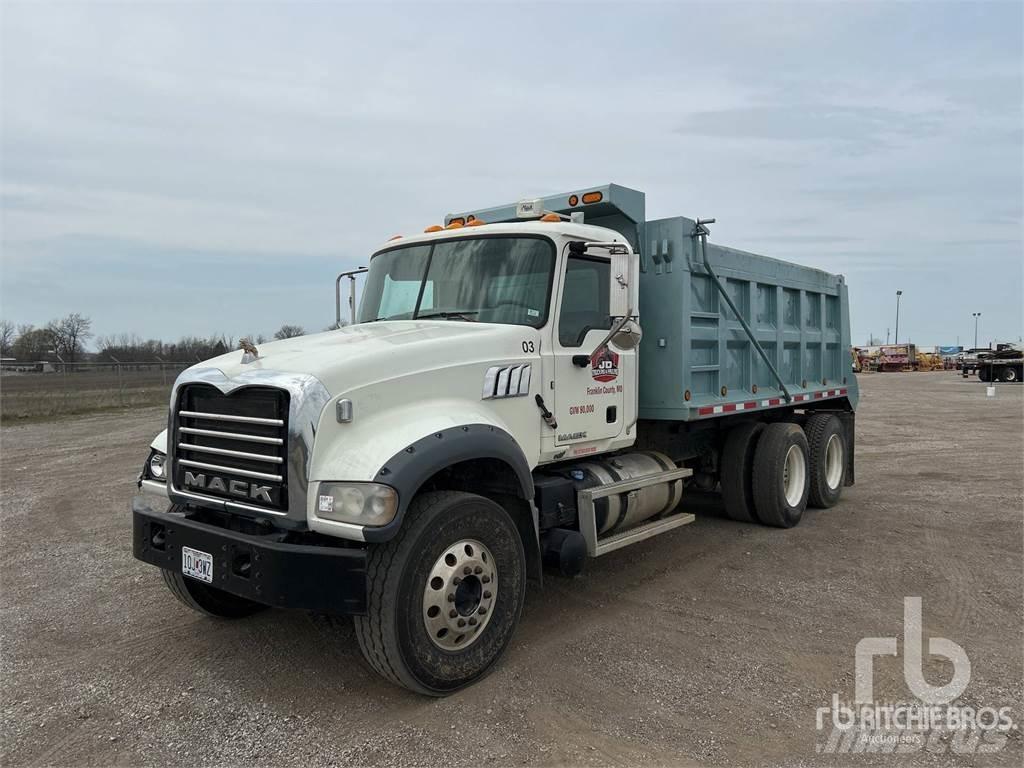Mack GU713 Kiperi kamioni