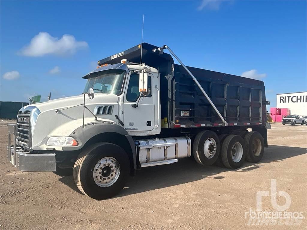 Mack GU813 Kiperi kamioni