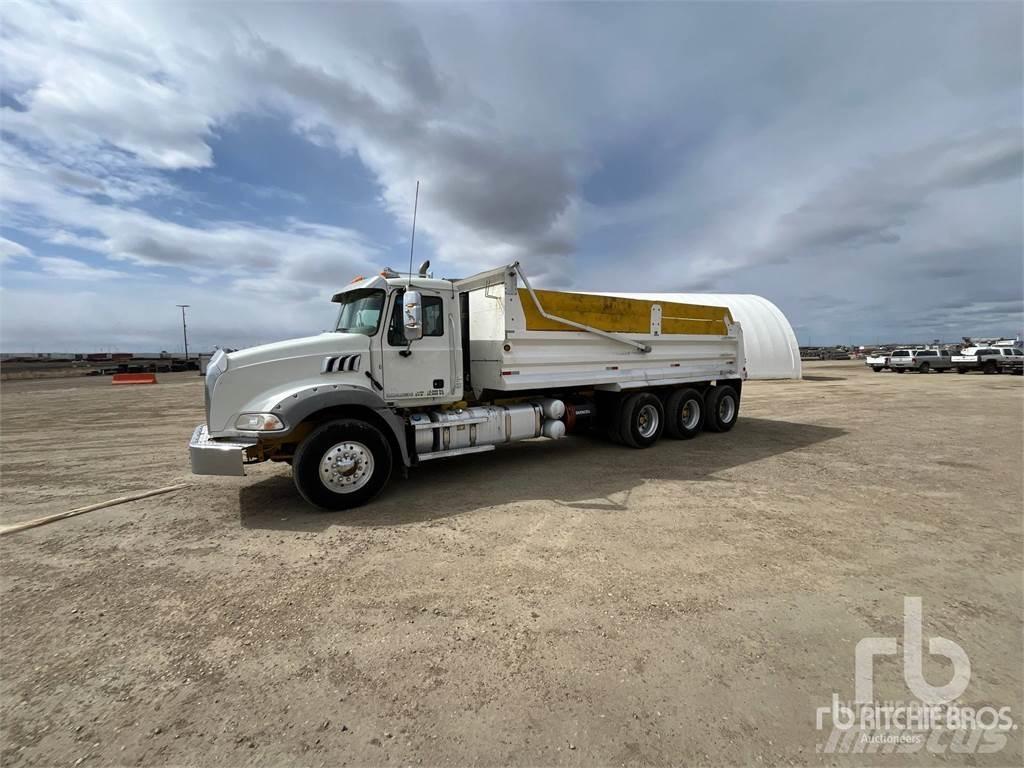 Mack GU814 Kiperi kamioni