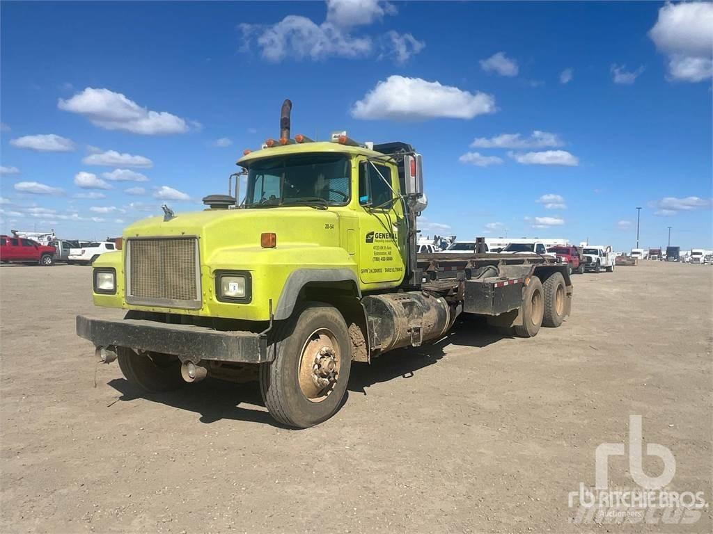 Mack RD688ST Kamioni za podizanje kablova
