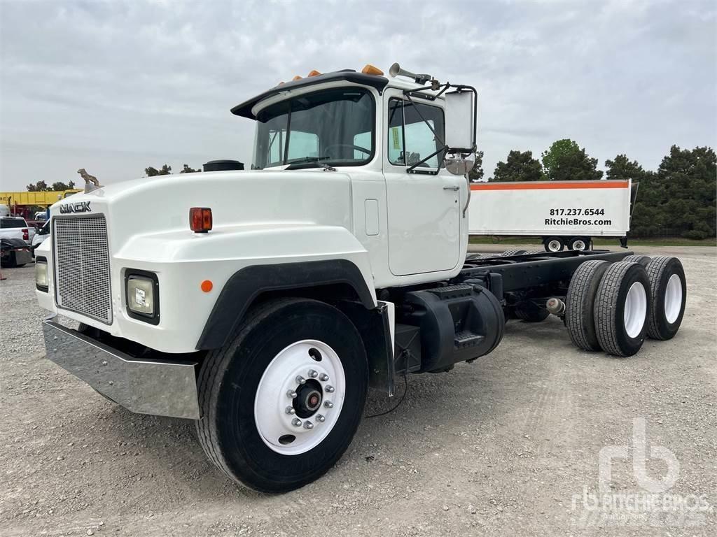 Mack RD690S Kamioni-šasije