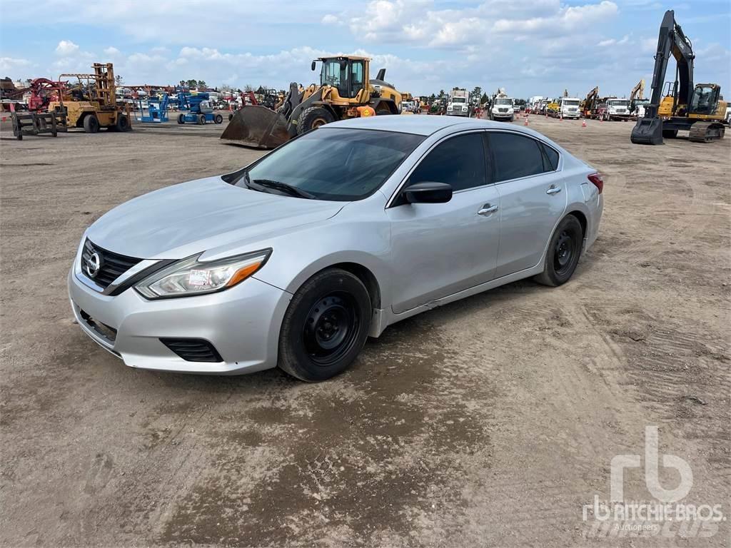 Nissan ALTIMA Automobili