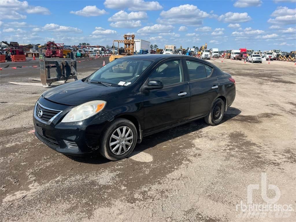 Nissan VERSA Automobili