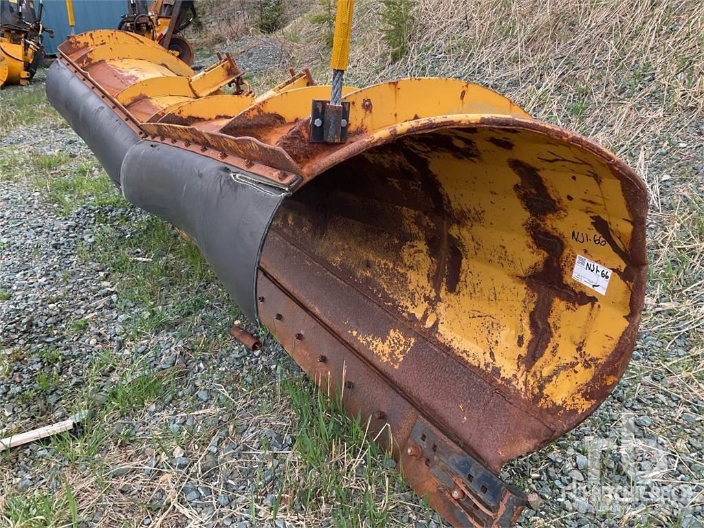  R132TM-CUSTOM Ostale mašine za put i sneg