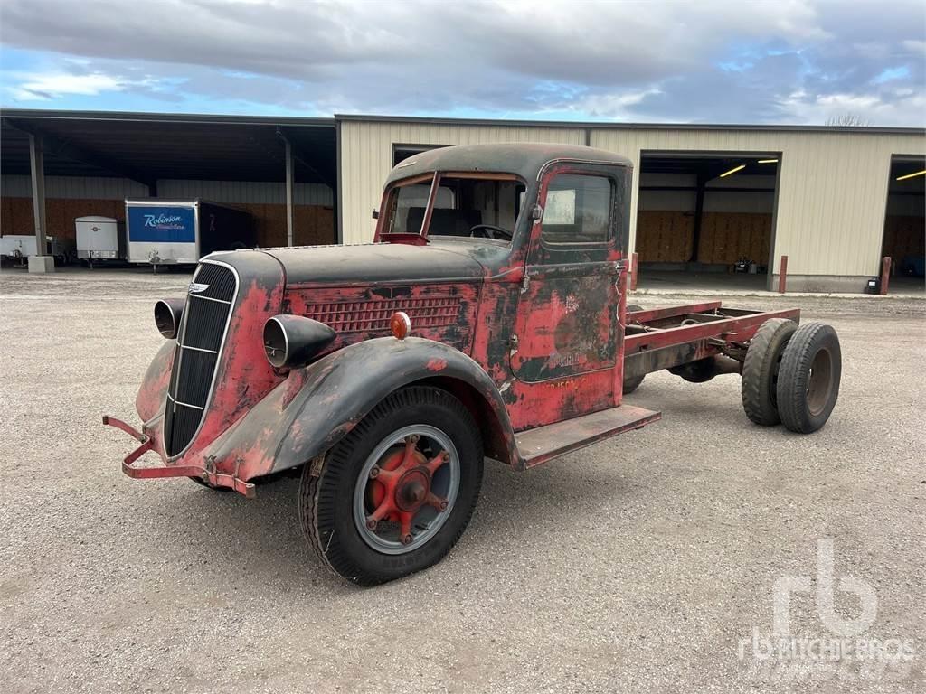  STUDEBAKER 4x2 Kamioni cisterne