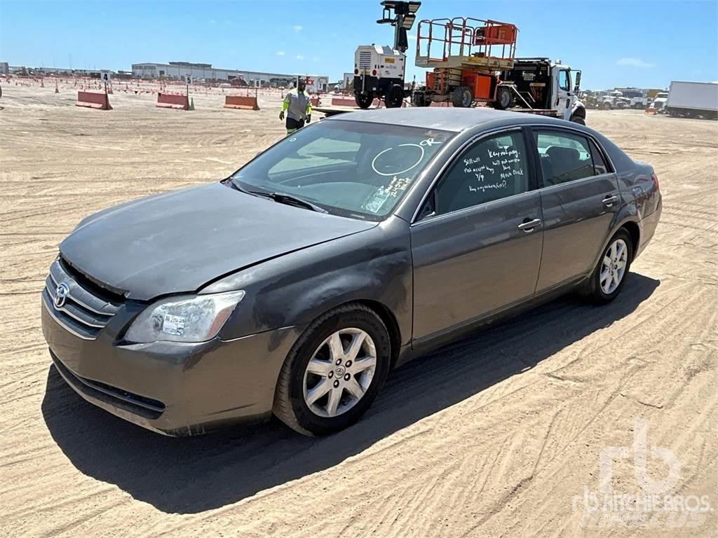 Toyota AVALON Automobili
