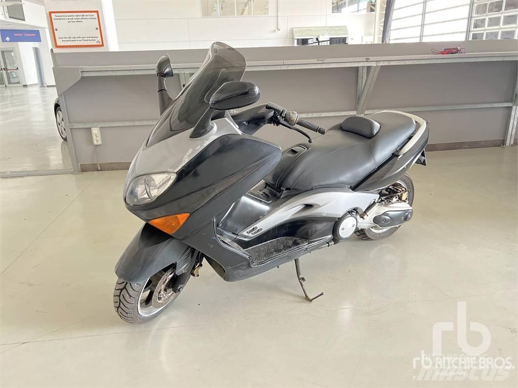 Yamaha TMAX Automobili