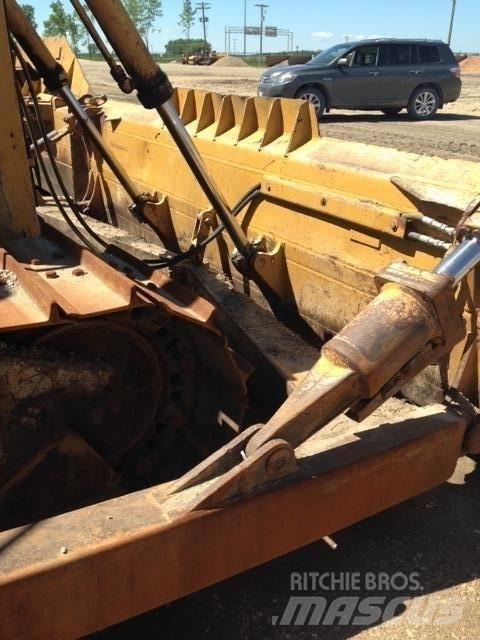 CAT D6H Buldožeri guseničari