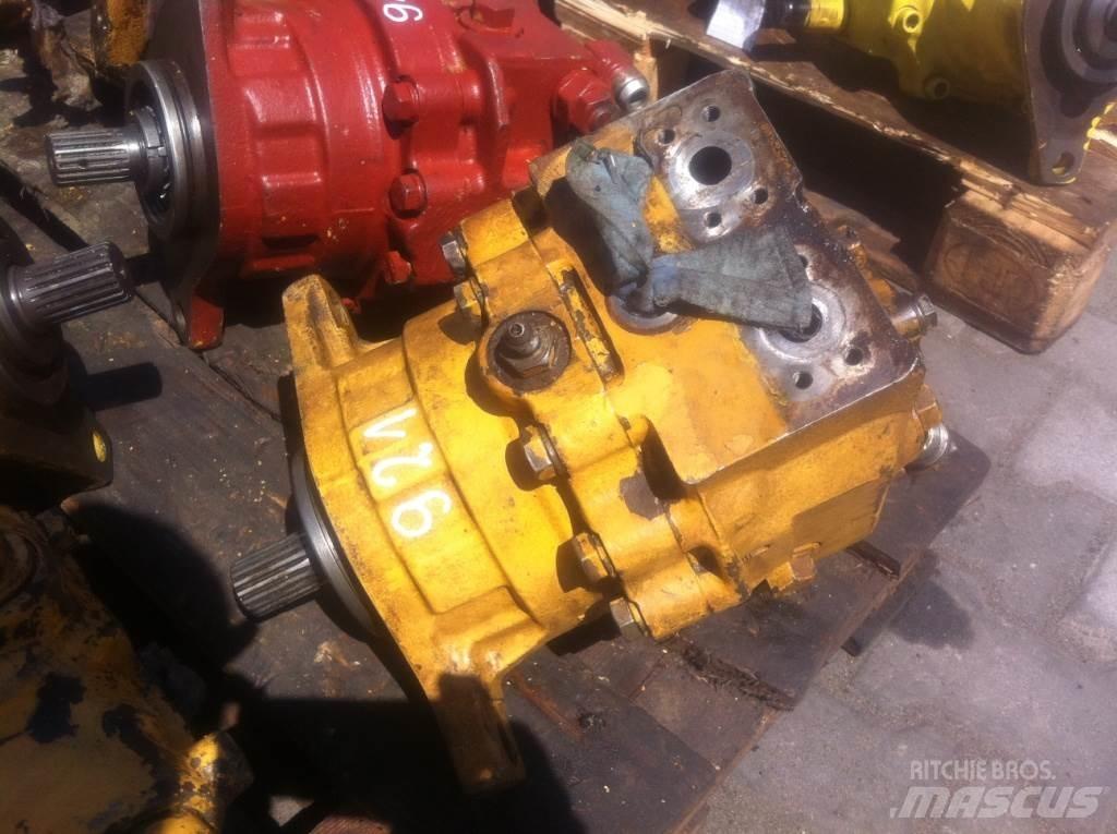 Komatsu E215... Motori za građevinarstvo