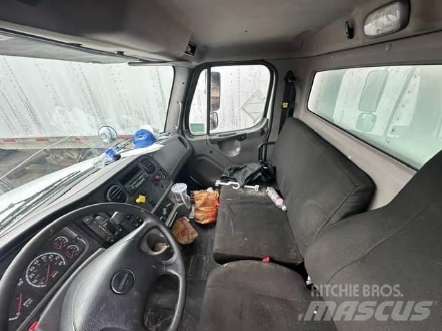 Freightliner M2 Sanduk kamioni
