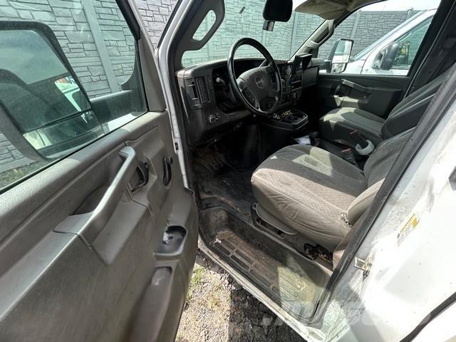 GMC Savana 4500 Sanduk kamioni