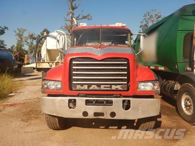 Mack GU713 Kiperi kamioni