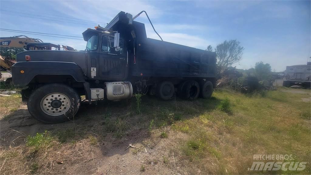 Mack RD6885 Kiperi kamioni