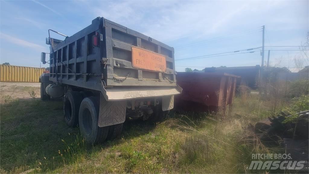 Mack RD6885 Kiperi kamioni