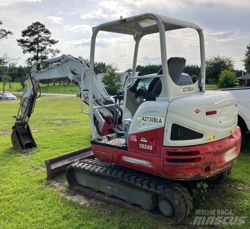 Takeuchi TB240 Midi bageri 7t – 12t