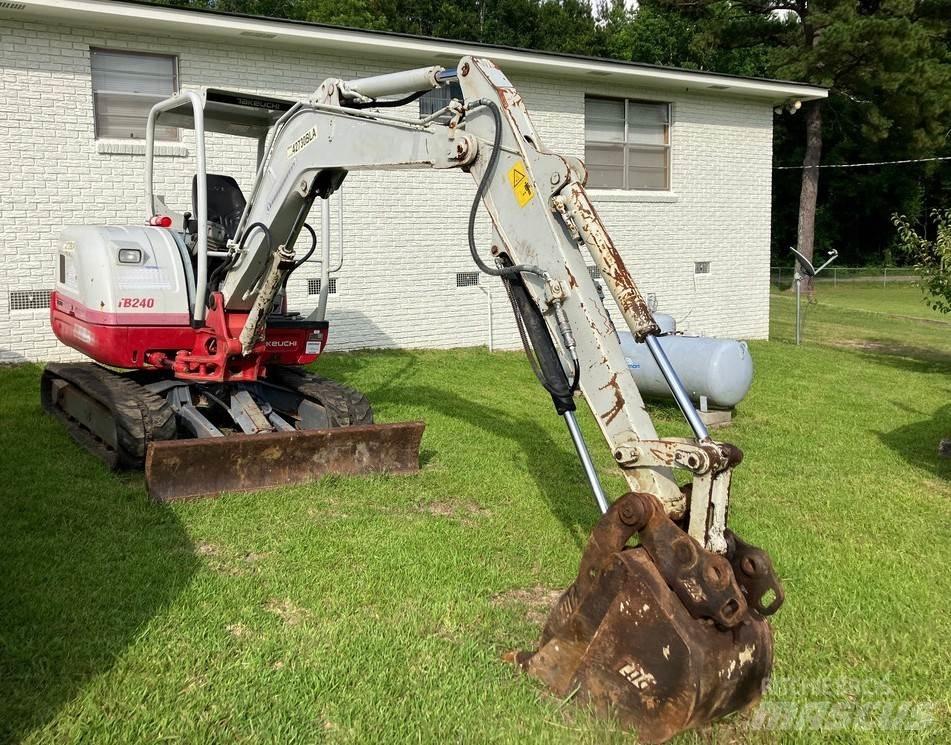 Takeuchi TB240 Midi bageri 7t – 12t