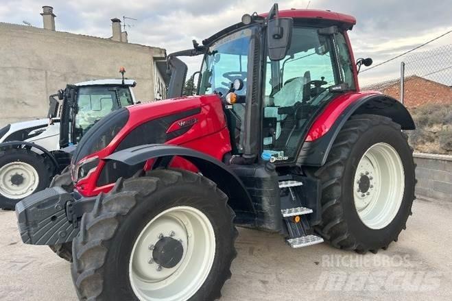 Valtra N135A Traktori