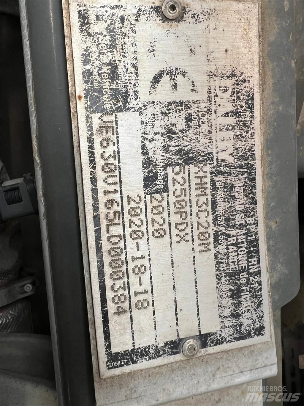 Renault CM 430 Rol kiper kamioni sa kukom za podizanje tereta