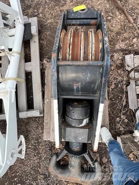 Hitachi  Delovi i oprema za kran